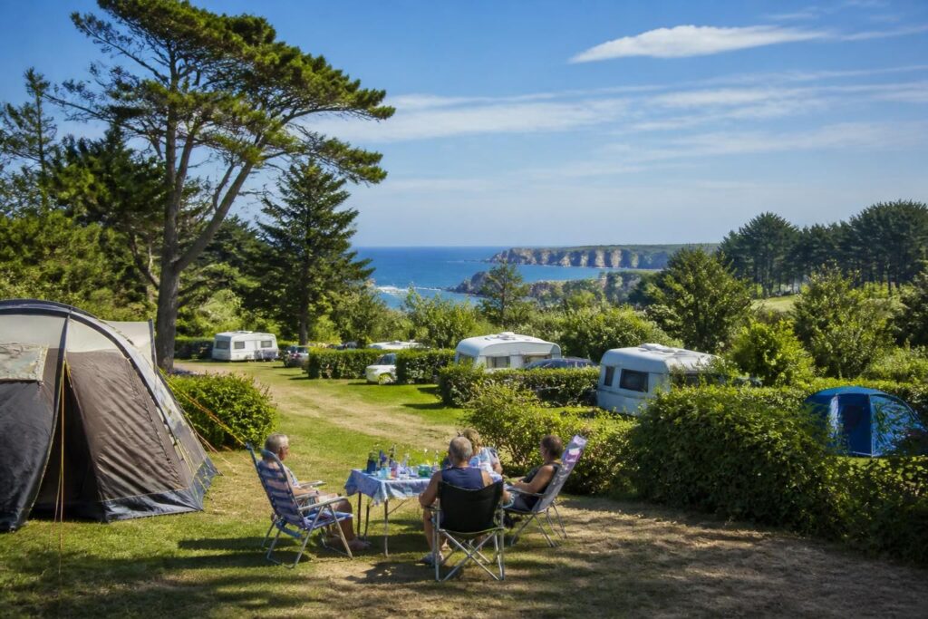 découvrez le camping municipal de sauzon à belle-île : avis des voyageurs, photos authentiques et informations sur les tarifs pour préparer votre séjour en toute sérénité.
